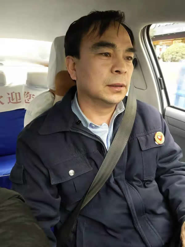 【拾金不昧】為隴運集團潤祥出租車公司駕駛員“王劉德”點贊??！