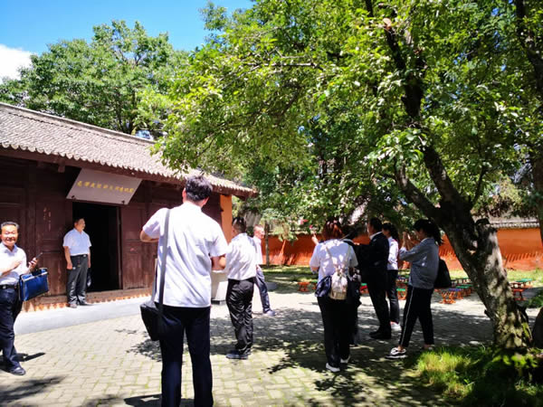 隴運(yùn)集團(tuán)公司黨委開(kāi)展“不忘初心、牢記使命”紀(jì)念建黨98周年主題黨日活動(dòng)