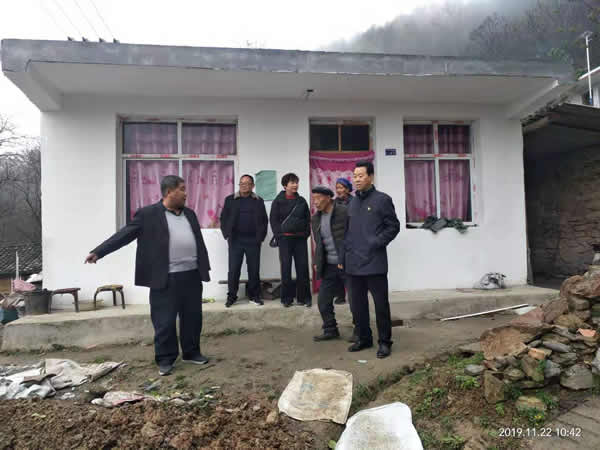 隴運(yùn)集團(tuán)公司開展“解難題、辦實(shí)事、送溫暖”主題黨日活動(dòng)
