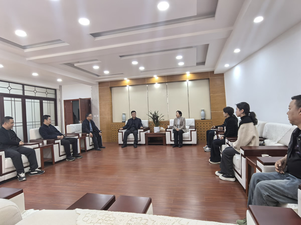 隴運集團潤華旅游客運公司、晟游天下旅行社與隴南師范學院歷史文化與旅游學院達成見習合作意向